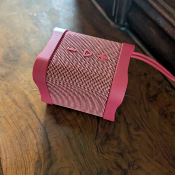 Skullcandy Set - Overear Headphones and Blue Tooth Speaker - Picture 2 of 7